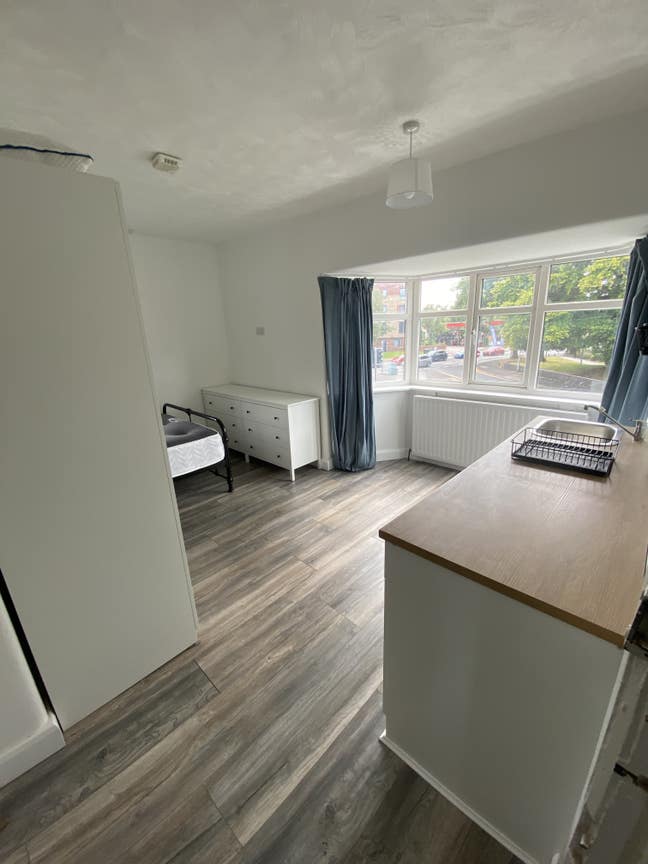 Spacious 4 bed with brand new refurb  Main Photo