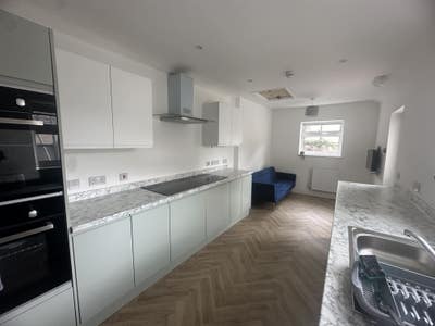 En-suites rooms house share available now Main Photo