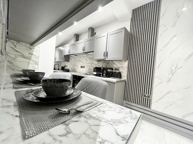 📢 Brand New - Fully Refurbished Ensuite 📢 Main Photo