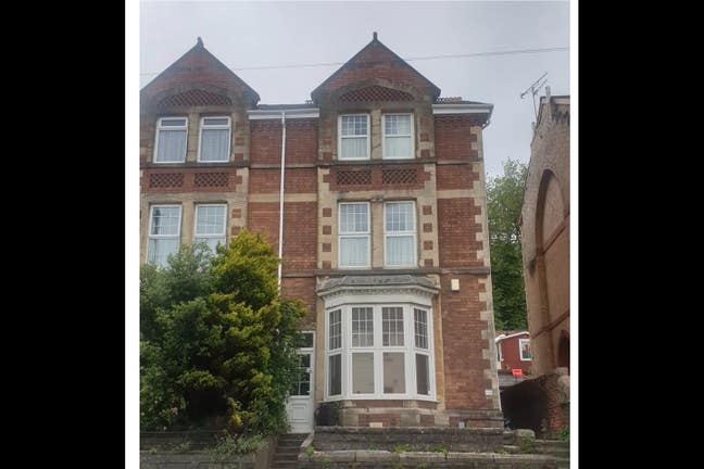 2 bed flat in prime Swansea location. Main Photo