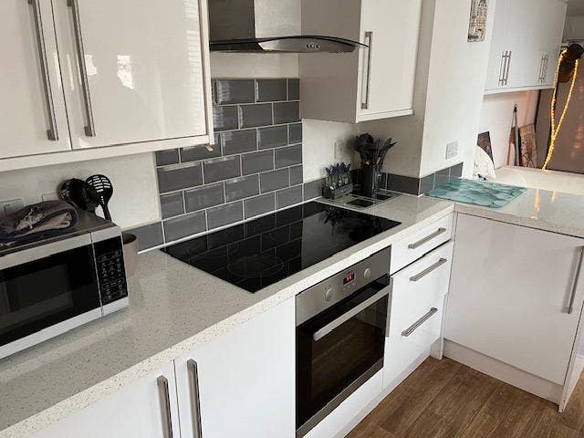 Room To Let Kingshill Road Main Photo