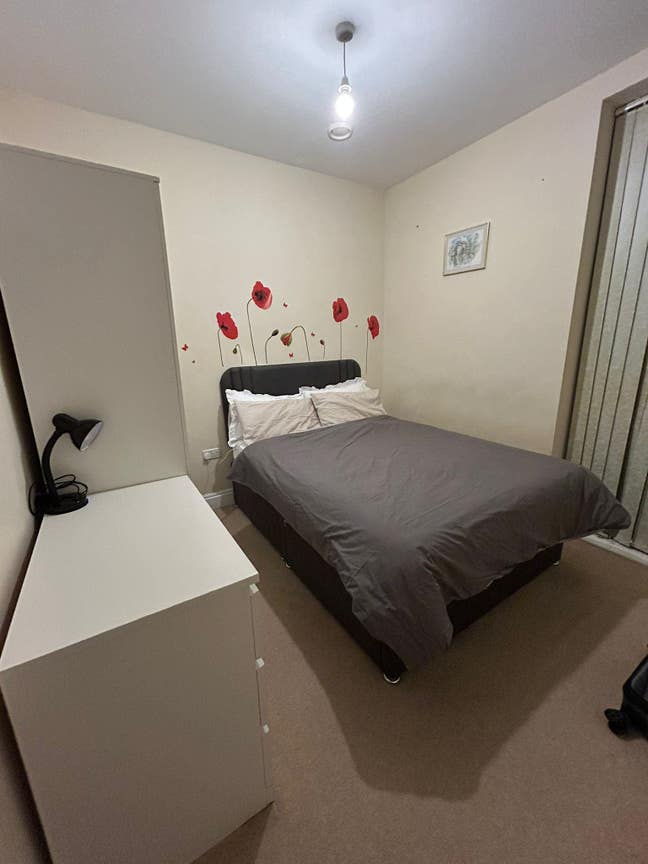 Brand new En-suite double room in Upton Main Photo
