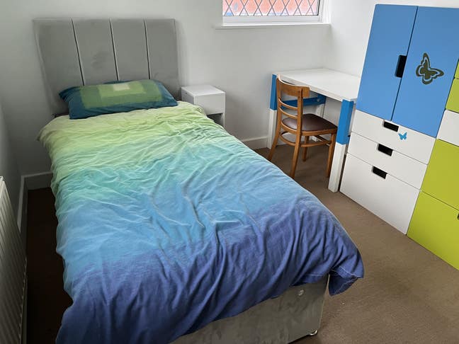 Room to rent next to Eltham Station Main Photo