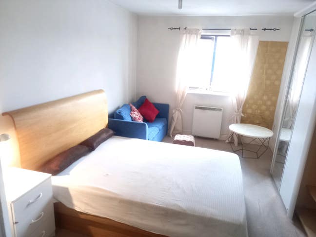  Large Clean Double Room In Clean Apartment  Main Photo