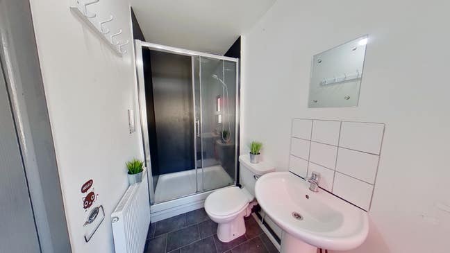 Huge Double Room with ALL bills included Main Photo