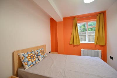 Brand new rooms,easy to city near Redhill,Reigate Main Photo