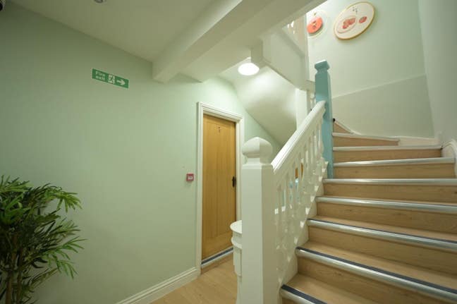 Brand new rooms,easy to city near Redhill,Reigate Main Photo