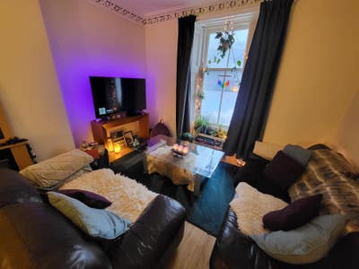 Room Available in Cosy Haymarket Flat Main Photo