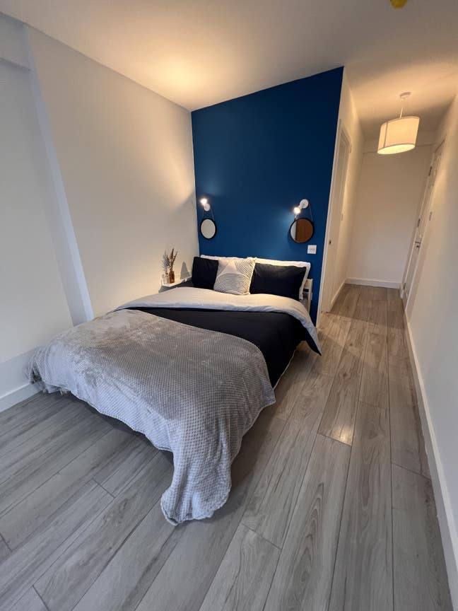 Large modern double en-suite bedroom  Main Photo