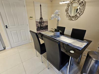 Double Room + En-suite +ParkingBay by MMU Hospital Main Photo