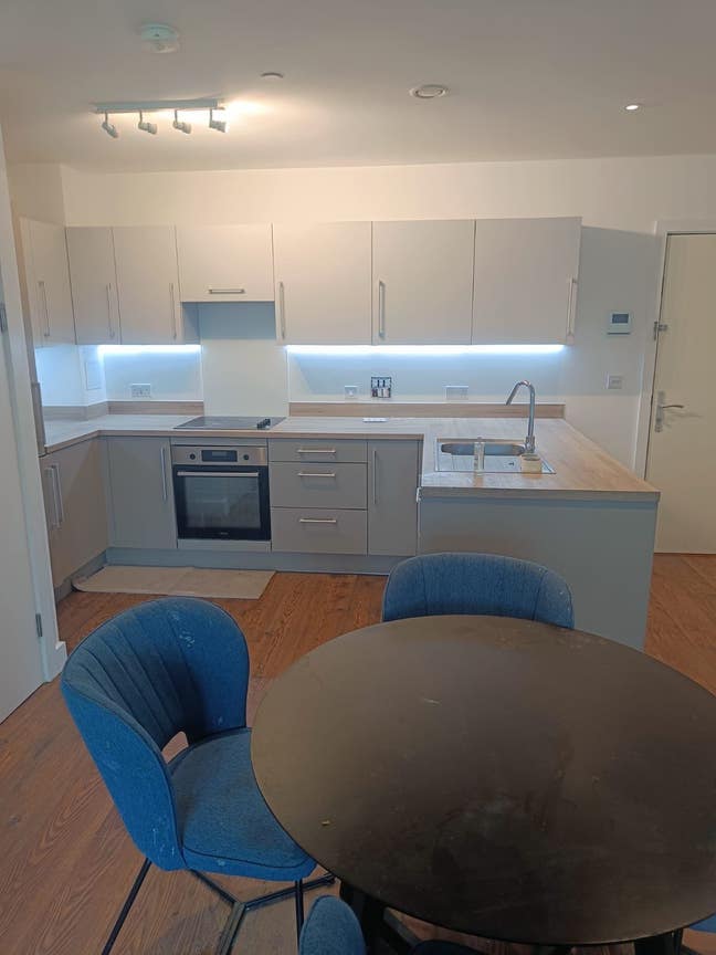En-suite roommate sharing available 1 Male Pref Main Photo