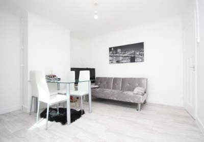 Affordable double rooms available Main Photo