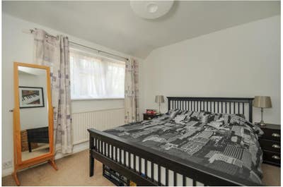 Double room available in lovely 3 bed house Main Photo