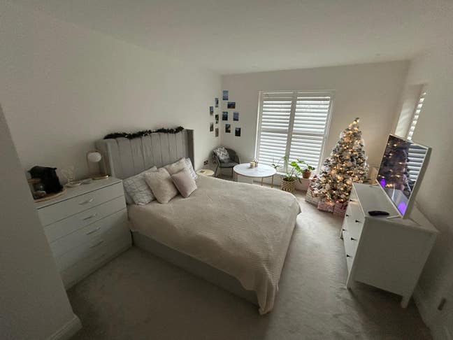 Large Room with En suite  Main Photo