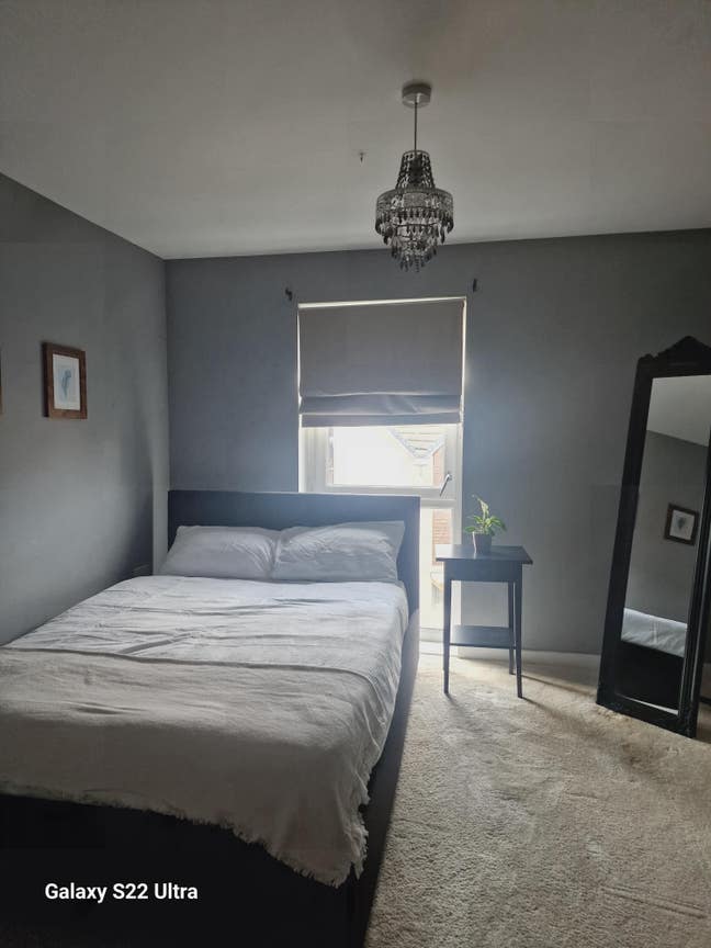 Spacious  Double Room for Female Main Photo