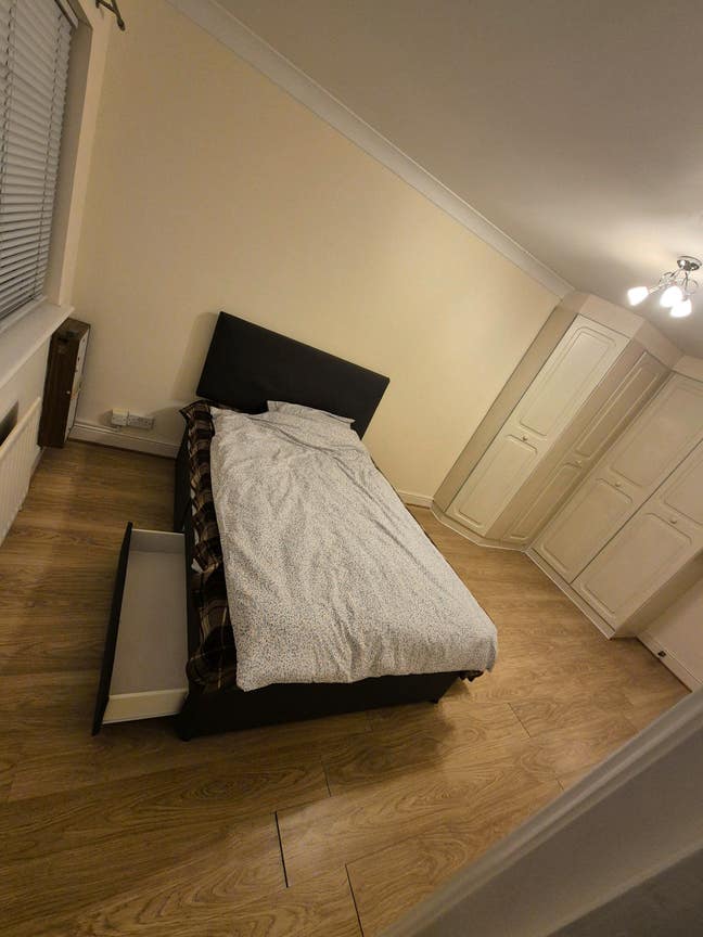 Big Ensuite and a double room  Main Photo