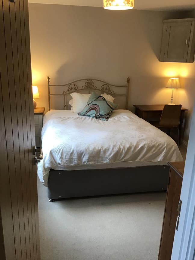 Lovely double room with En-suite close to Andover Main Photo