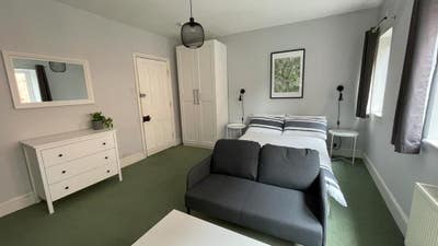 Large Double Room In Town Center Main Photo