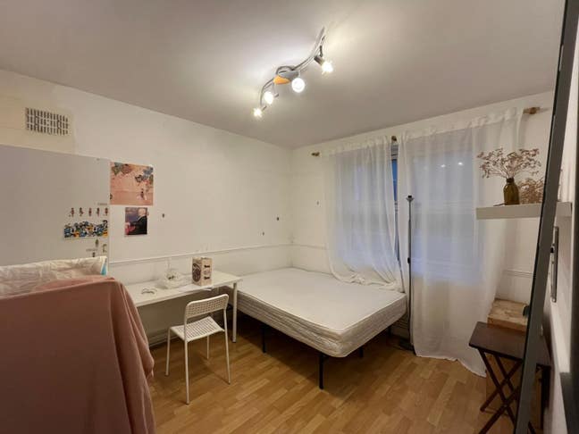 Spacious double bedroom available in Wapping  Main Photo