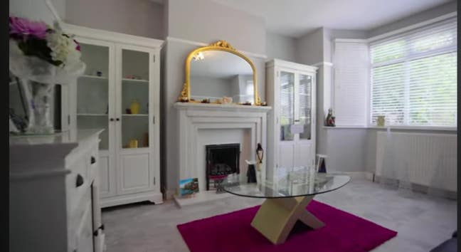 Spacious double room available in a sort after loc Main Photo