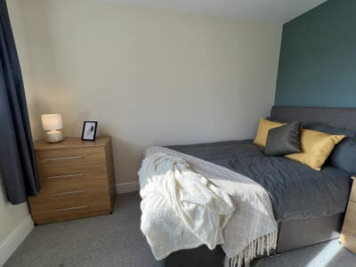 🌺 Cosy Double Room  W/Parking -Close to Jr   Main Photo