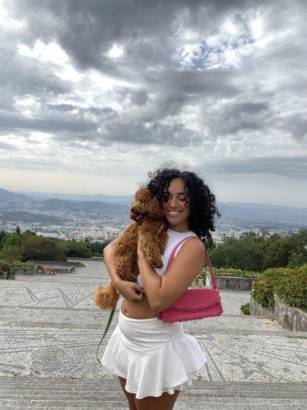 26yr professional woman, with pup, move in Feb/mar Main Photo