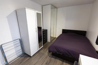 Warm Double Room with Shared Living Room Main Photo