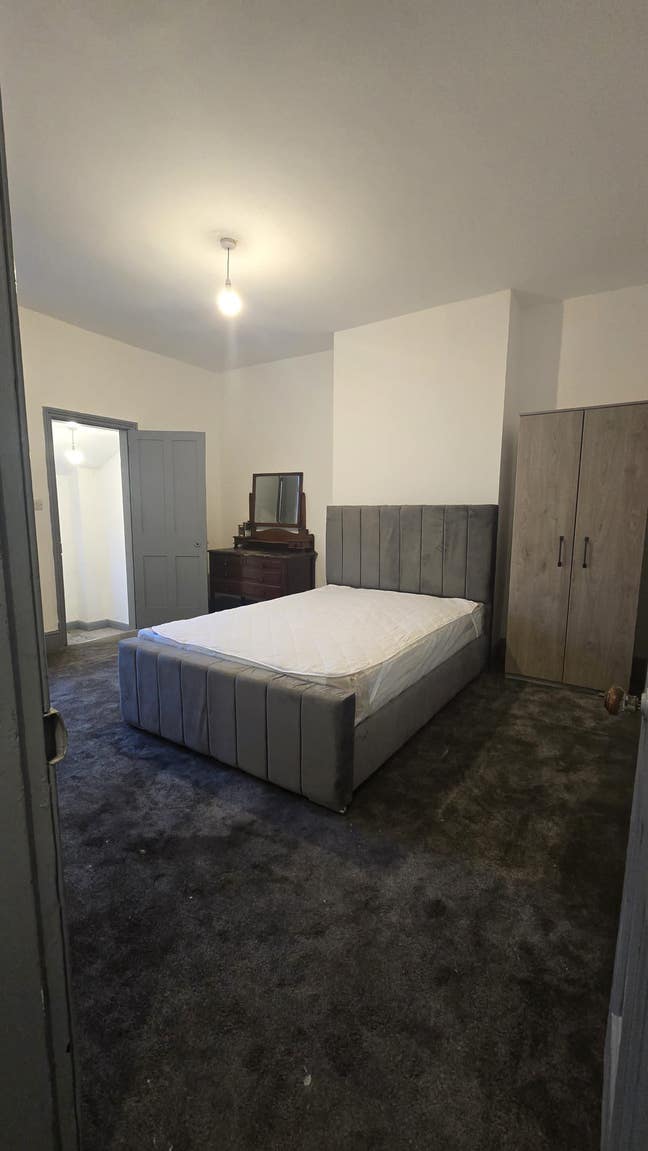Bills Included- 3 Bedrooms House to Rent Main Photo