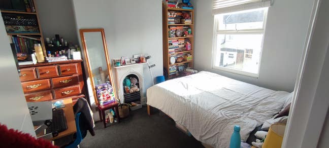 Room in lovely 5 bed house - short or long term Main Photo