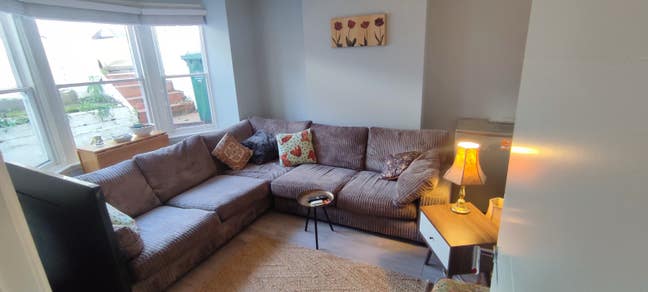 Bright room to sublet in lovely 5 bed house  Main Photo