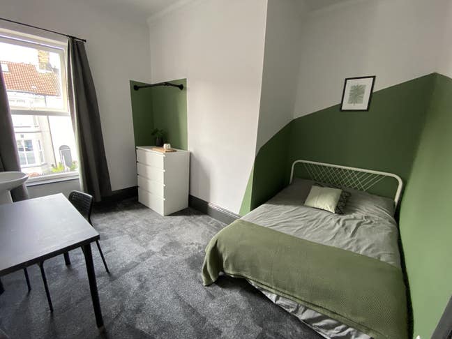 Cosy Room Available (Bils Included) Main Photo