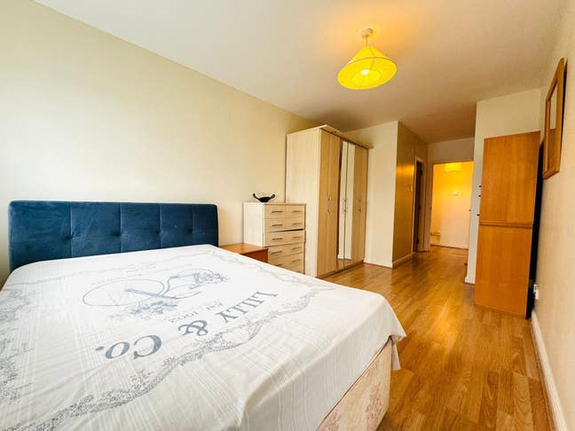 😍Gorgeous 3 Bedrooms Flat Next to Island Gardens! Main Photo