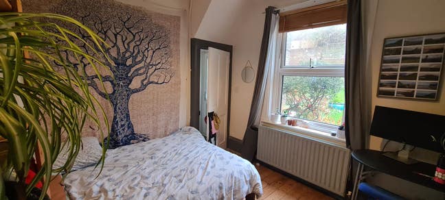 3 month let available in three bed houseshare Main Photo