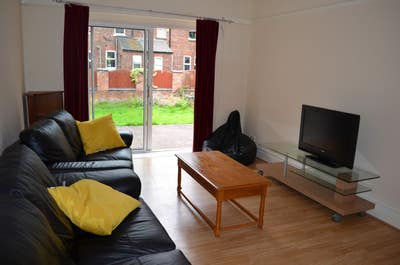 🌟 Don’T Miss This! Rare Vacancy in Trendy Area🌟 Main Photo