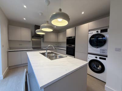 Luxury Double Room To Rent. Bills Included! 🏠✨ Main Photo