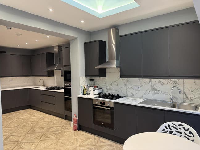 2 Luxury en-suite kings bedroom  Main Photo
