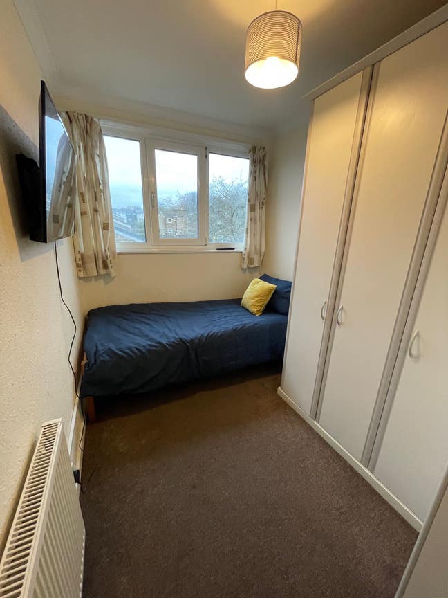 Single Room in Pin Green, Stevenage – SMART TV Main Photo