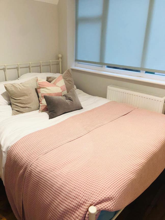 Double Bedroom with Own Entrance Main Photo