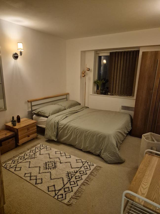 Double room E1 (short sublet/mid-week rental) Main Photo