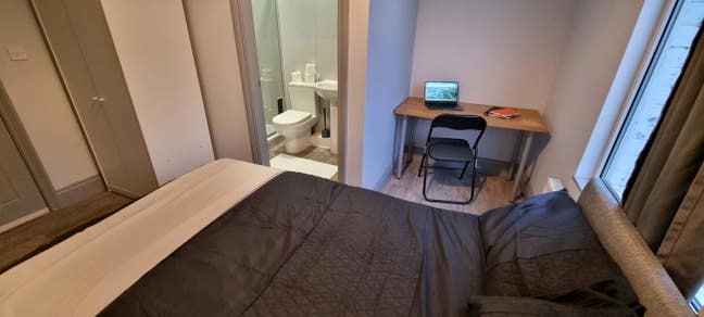 En-suite double rooms, fantastic Location Main Photo