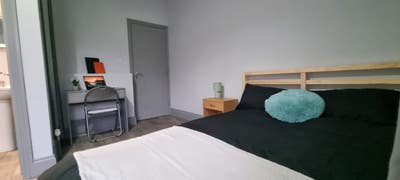 En-suite double rooms, fantastic Location Main Photo