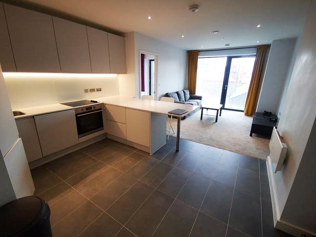 1 En-suite furnished room, 9 mins walk to Arndale Main Photo