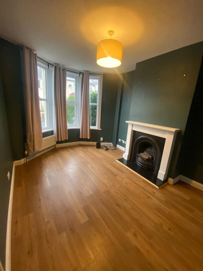 Lovely double room to rent  Main Photo