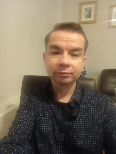 I am a professional male aged 43. I am lookin... Main Photo