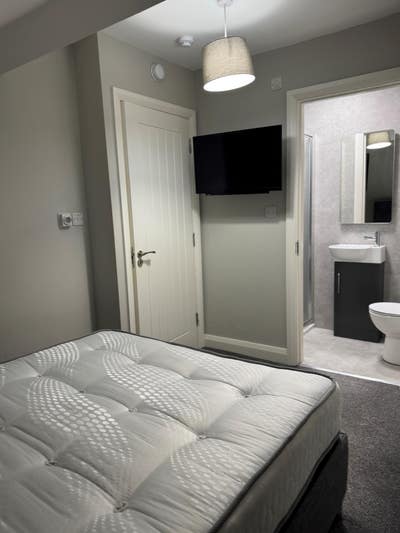 Newly Refurbished Dbl Room Main Photo
