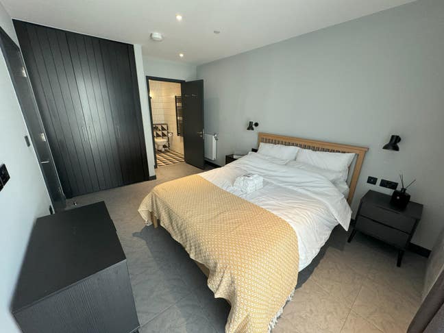 Luxurious Room with an Ensuite in a Modern Flat Main Photo