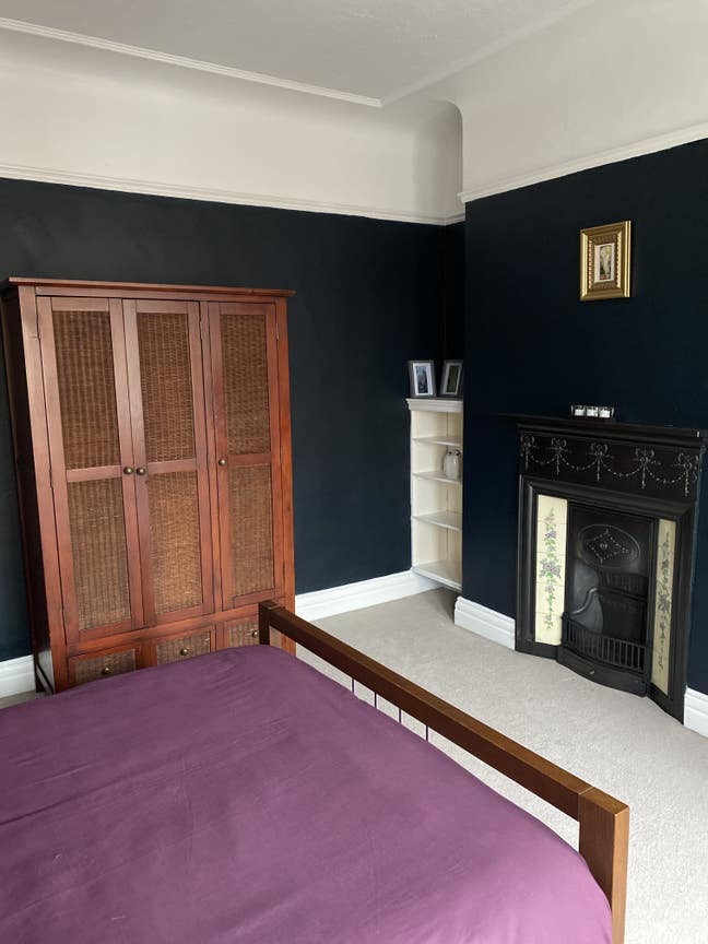 Double room in large three storey home  Main Photo