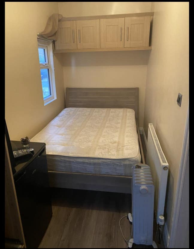 🏡 Semi-Single Room with Ensuite & Private Toilet  Main Photo