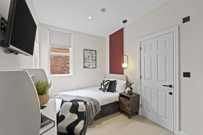 Ensuite Room Close to City & Royal Derby! Main Photo