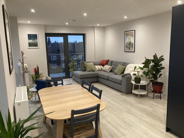 Huge, new flat, short let Main Photo